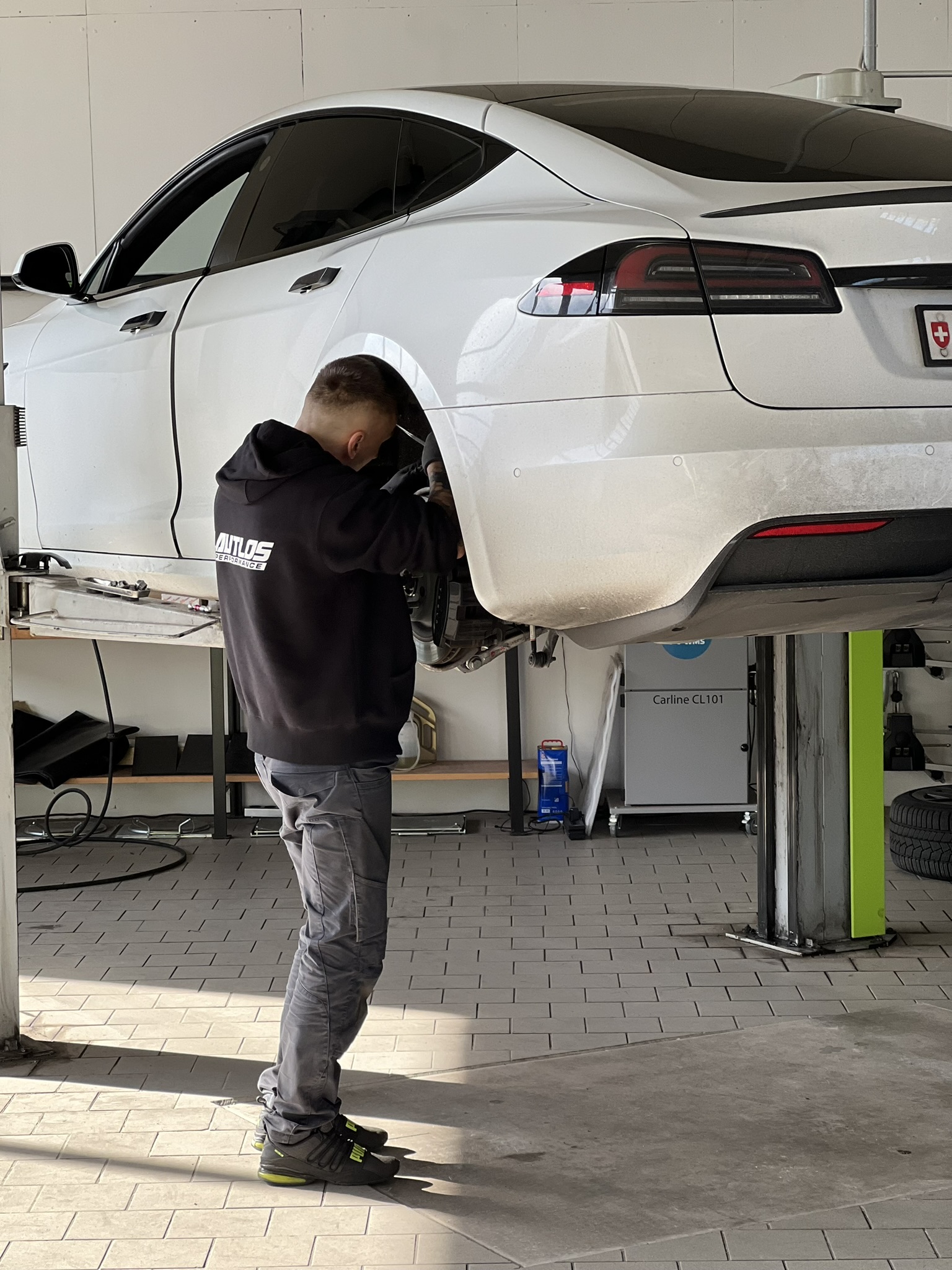 Tesla Service Center